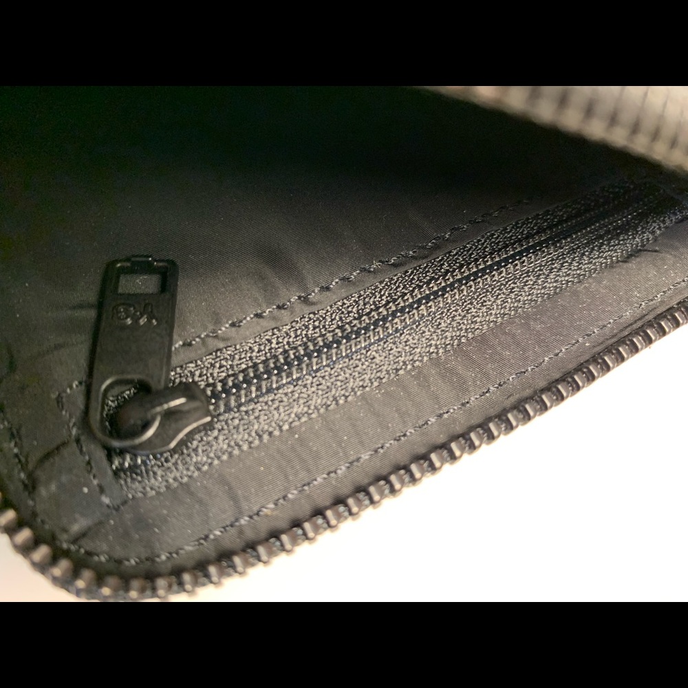 Y-3 Zip Wallet - Picture 6 of 8